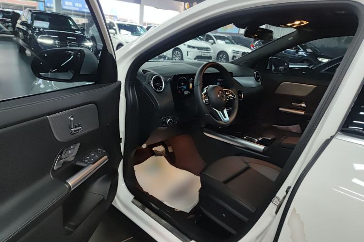 Used Mercedes-Benz GLA 2023 Facelifted GLA 200 Driver Seat