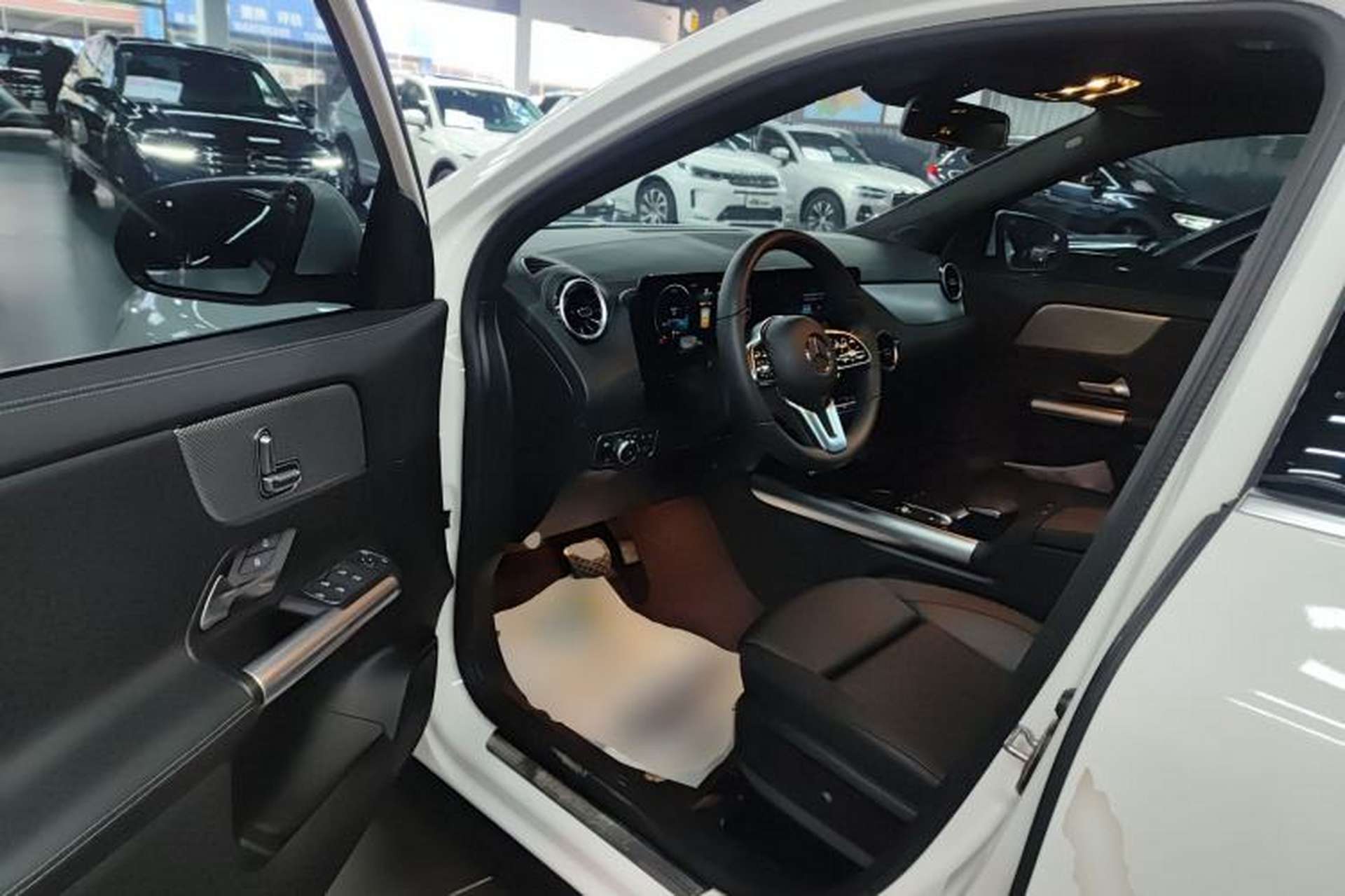 Used Mercedes-Benz GLA 2023 Facelifted GLA 200 Driver Seat