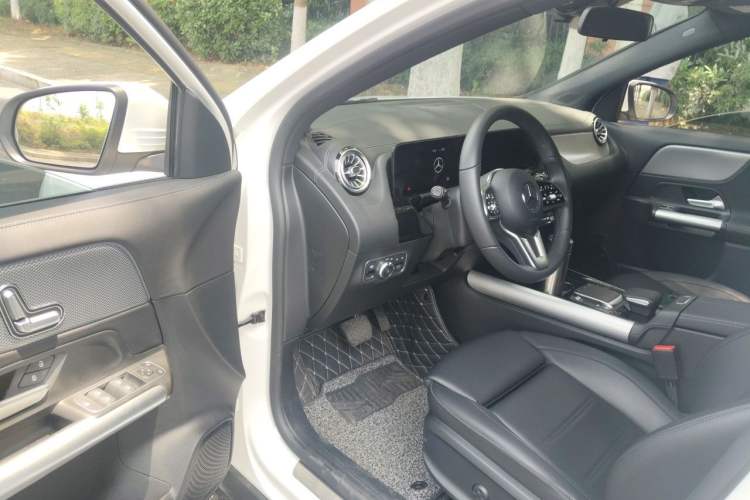 Used Mercedes-Benz GLA 2023 GLA 200 Driver Seat