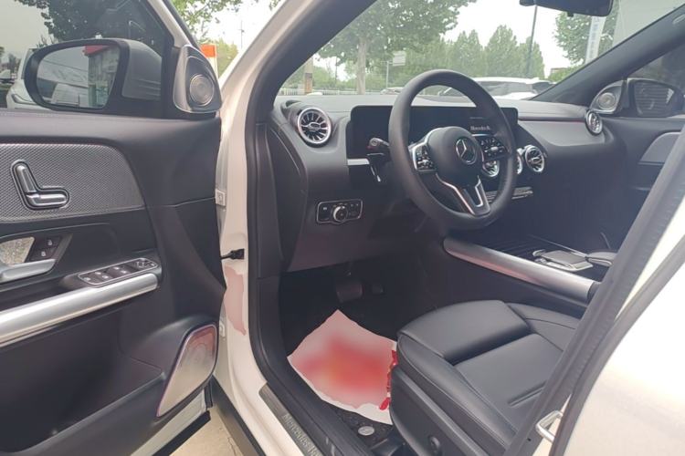 Used Mercedes-Benz GLA 2023 Facelifted GLA 200 Driver Seat