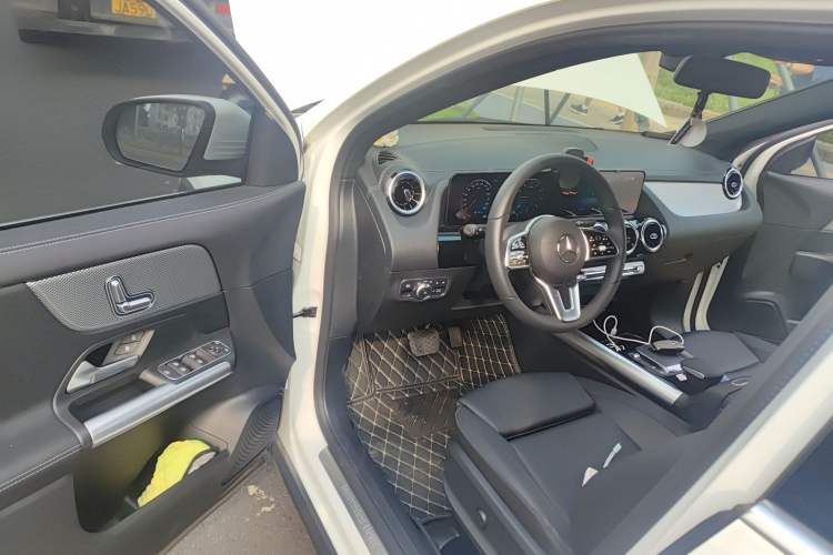Used Mercedes-Benz GLA 2023 Facelifted GLA 200 Driver Seat