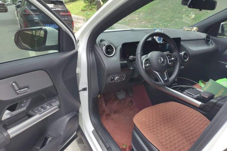 Used Mercedes-Benz GLA 2023 Facelifted GLA 200 Driver Seat