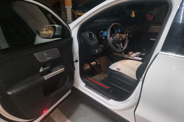 Used Mercedes-Benz GLA 2023 GLA 200 Driver Seat