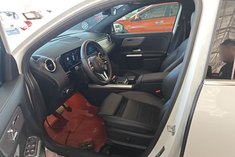 Used Mercedes-Benz GLA 2023 Facelifted GLA 200 Driver Seat