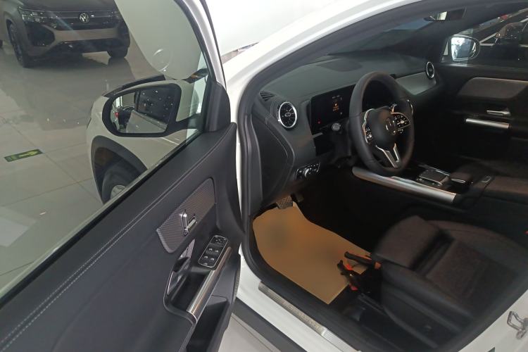Used Mercedes-Benz GLA 2023 GLA 200 Driver Seat