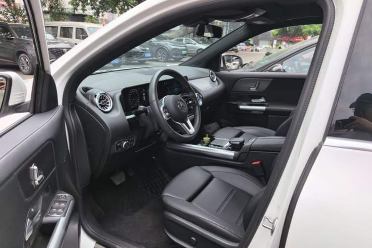 Used Mercedes-Benz GLA 2023 GLA 220 Driver Seat
