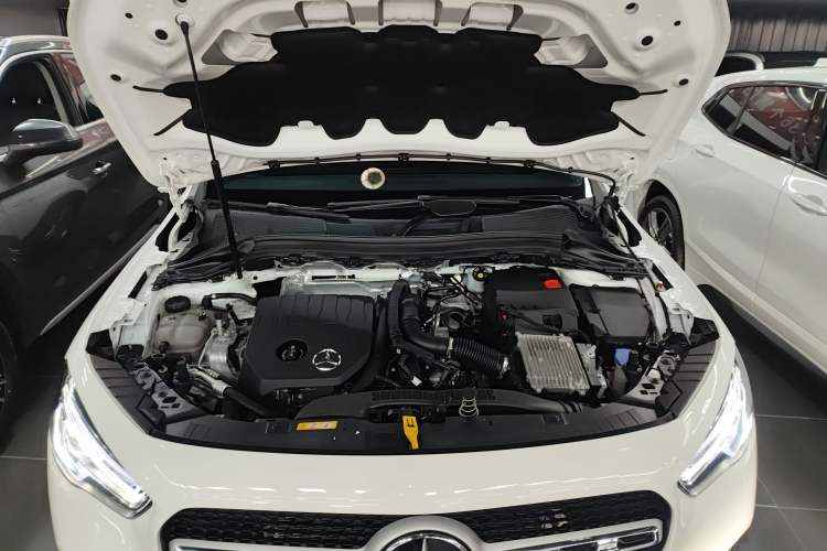 Used Mercedes-Benz GLA 2023 Facelifted GLA 200 Engine Bay
