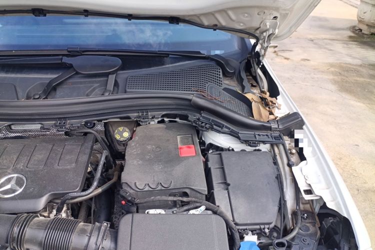Used Mercedes-Benz GLA 2023 GLA 220 Engine Bay Left