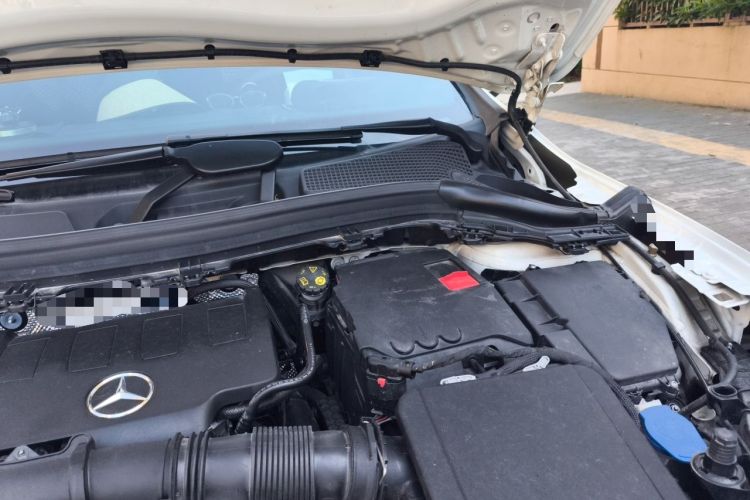 Used Mercedes-Benz GLA 2023 GLA 220 Engine Bay Left