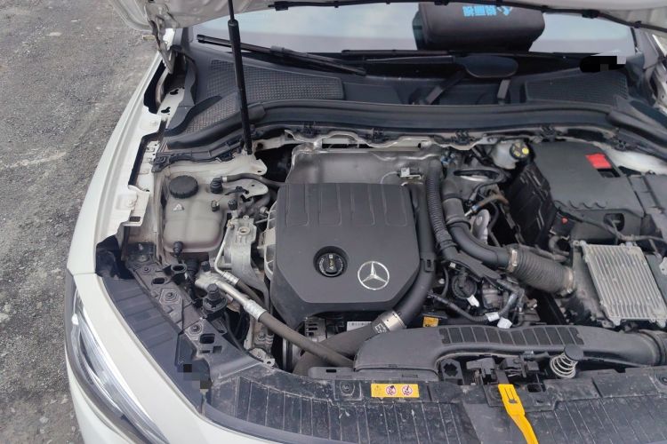 Used Mercedes-Benz GLA 2023 Facelifted GLA 200 Engine Bay Right