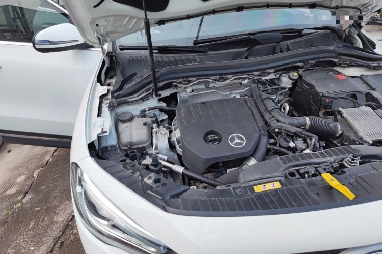 Used Mercedes-Benz GLA 2023 Facelifted GLA 200 Engine Bay Right
