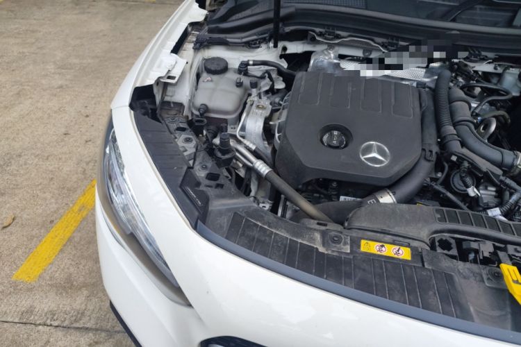 Used Mercedes-Benz GLA 2023 Facelifted GLA 200 Engine Bay Right