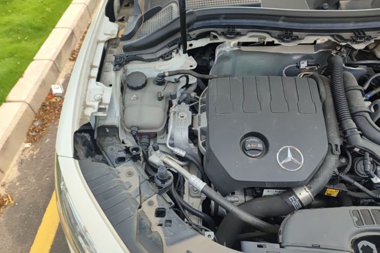 Used Mercedes-Benz GLA 2023 Facelifted GLA 200 Engine Bay Right