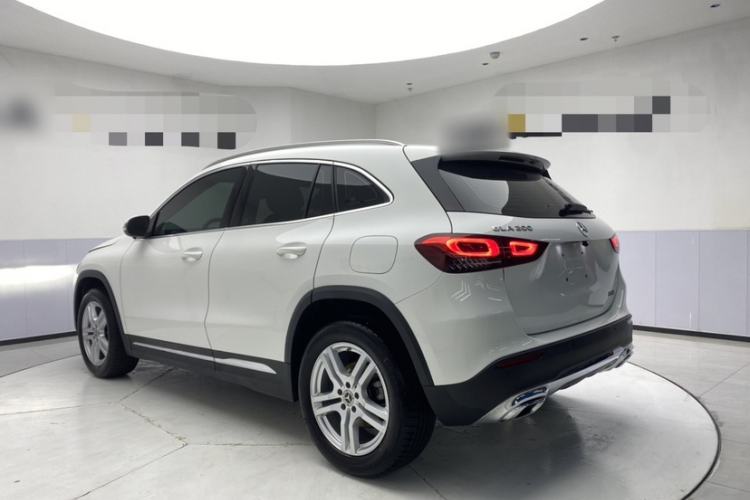 Used Mercedes-Benz GLA 2023 Facelifted GLA 200 Exterior 3