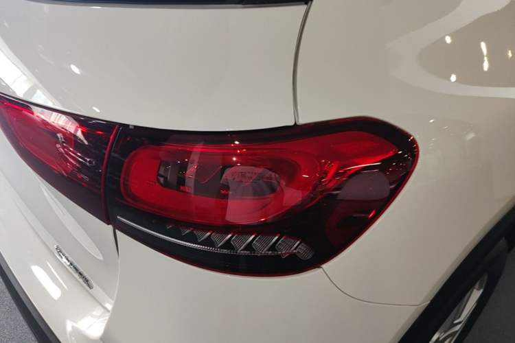 Used Mercedes-Benz GLA 2023 Facelifted GLA 200 Exterior 3