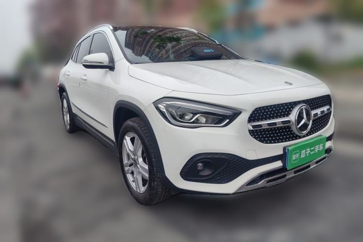 Used Mercedes-Benz GLA 2023 Facelifted GLA 200 Front Right 45 Deg