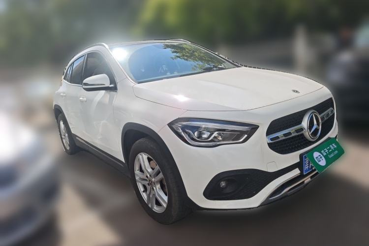 Used Mercedes-Benz GLA 2023 GLA 200 Front Right 45 Deg
