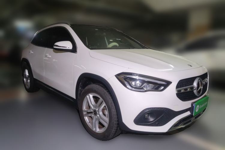 Used Mercedes-Benz GLA 2023 GLA 200 Front Right 45 Deg