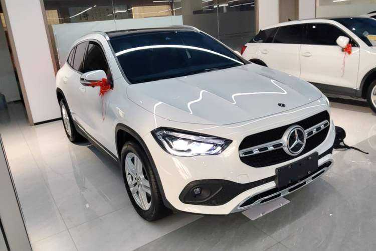 Used Mercedes-Benz GLA 2023 Facelifted GLA 200 Front Right 45 Deg