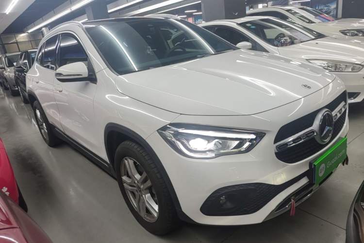 Used Mercedes-Benz GLA 2023 GLA 200 Front Right 45 Deg