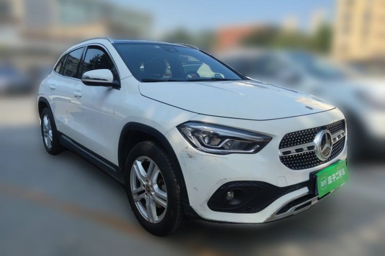 Used Mercedes-Benz GLA 2023 GLA 200 Front Right 45 Deg