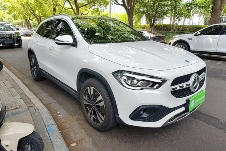 Used Mercedes-Benz GLA 2023 GLA 220 Front Right 45 Deg
