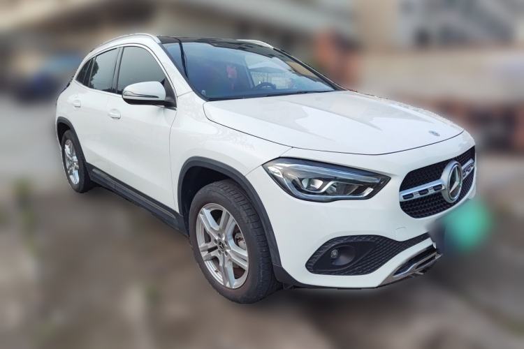 Used Mercedes-Benz GLA 2023 Facelifted GLA 200 Front Right 45 Deg