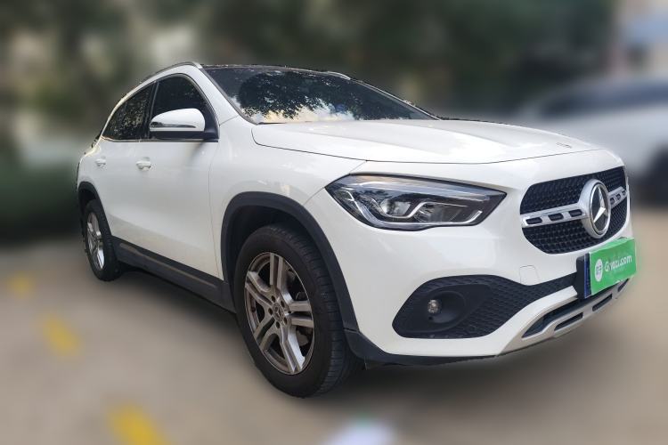 Used Mercedes-Benz GLA 2023 Facelifted GLA 200 Front Right 45 Deg
