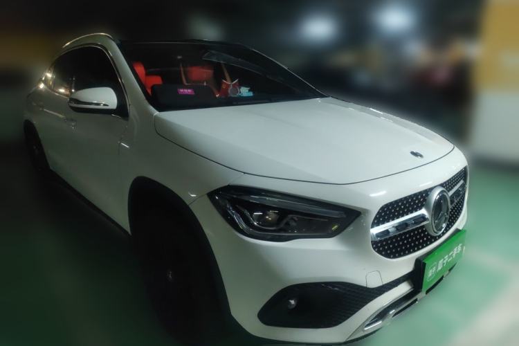 Used Mercedes-Benz GLA 2023 GLA 200 Front Right 45 Deg