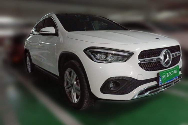 Used Mercedes-Benz GLA 2023 GLA 200 Front Right 45 Deg