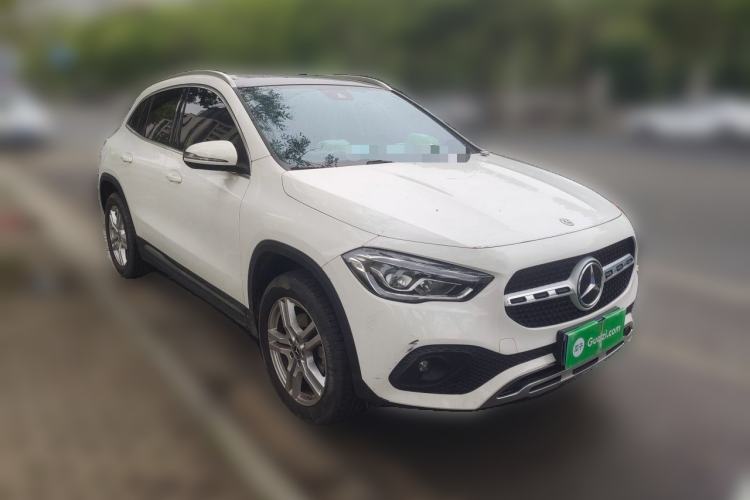 Used Mercedes-Benz GLA 2023 GLA 200 Front Right 45 Deg