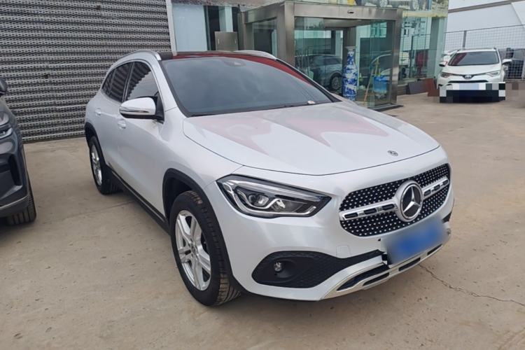 Used Mercedes-Benz GLA 2023 Facelifted GLA 200 Front Right 45 Deg