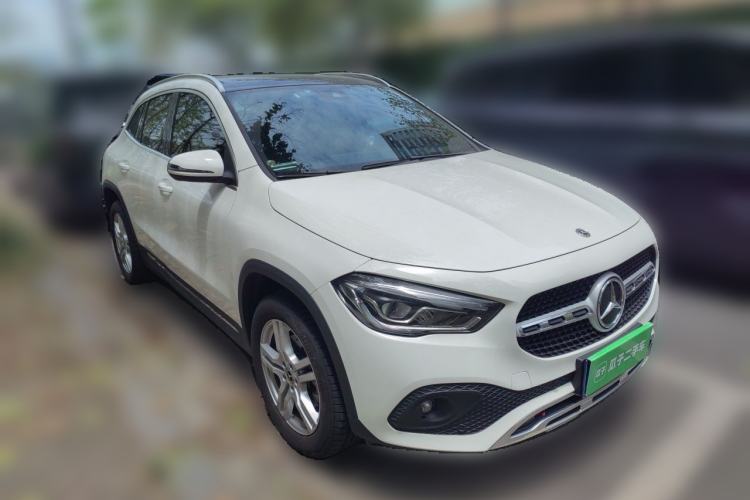 Used Mercedes-Benz GLA 2023 Facelifted GLA 200 Front Right 45 Deg