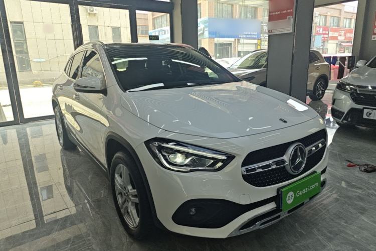 Used Mercedes-Benz GLA 2023 GLA 200 Front Right 45 Deg