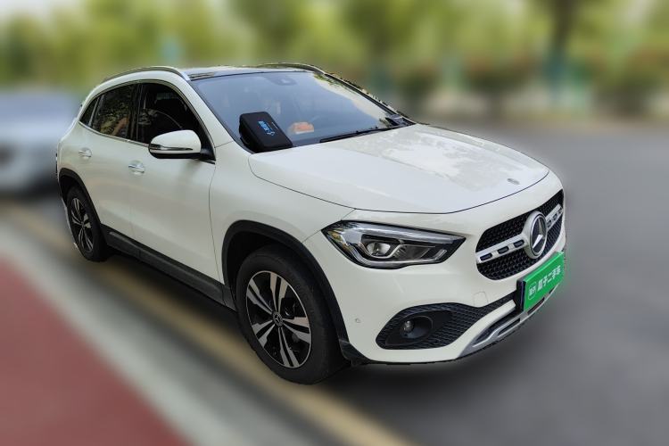 Used Mercedes-Benz GLA 2023 GLA 220 Front Right 45 Deg