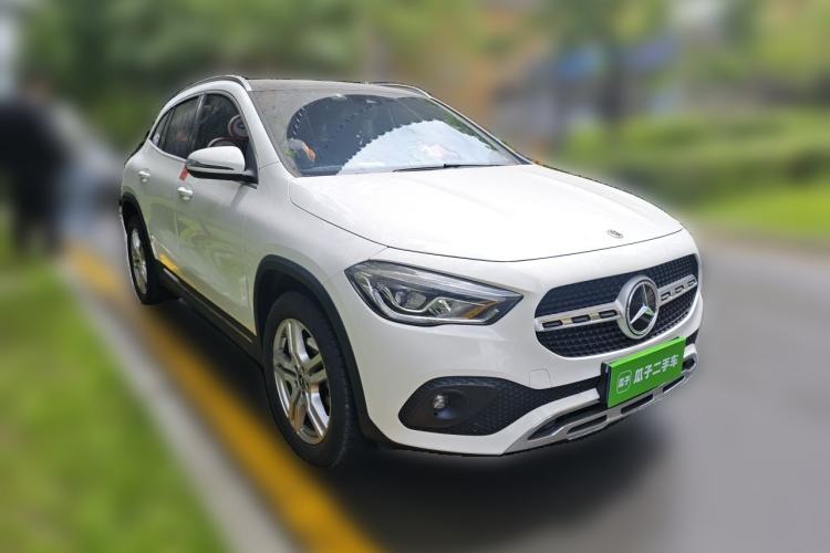 Used Mercedes-Benz GLA 2023 GLA 200 Front Right 45 Deg