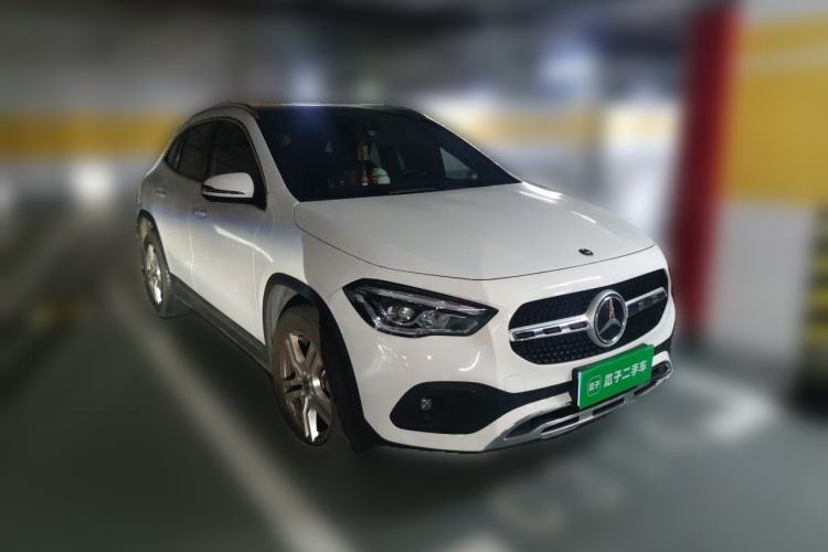 Used Mercedes-Benz GLA 2023 GLA 200 Front Right 45 Deg