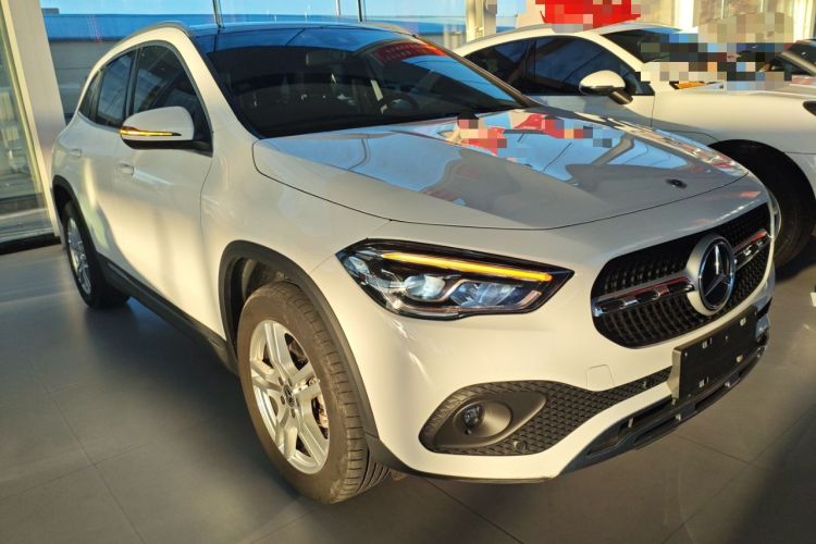 Used Mercedes-Benz GLA 2023 GLA 200 Front Right 45 Deg