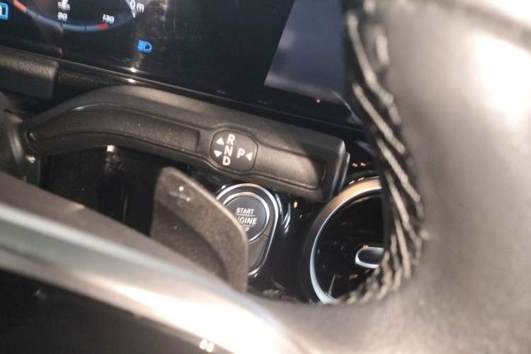 Used Mercedes-Benz GLA 2023 Facelifted GLA 200 Gear Lever
