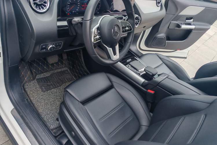 Used Mercedes-Benz GLA 2023 GLA 200 Interior 1