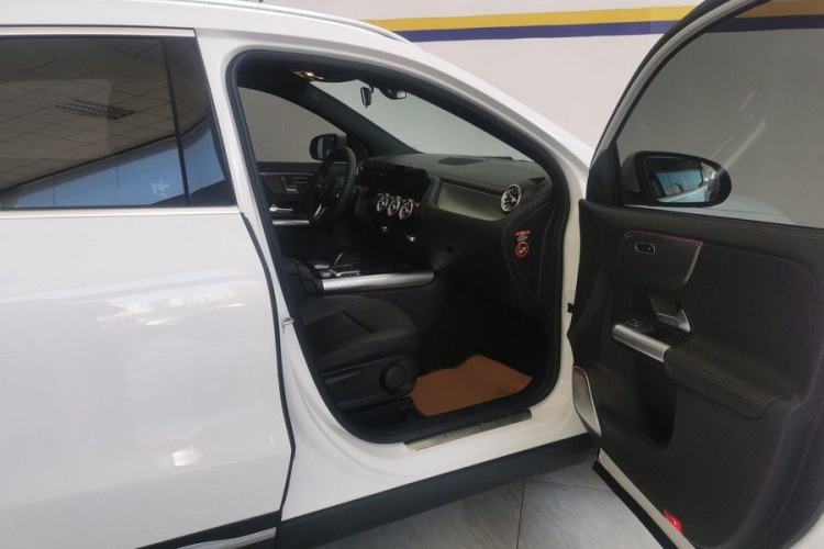 Used Mercedes-Benz GLA 2023 GLA 200 Interior 10