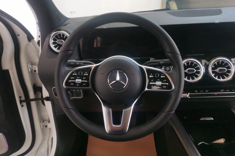Used Mercedes-Benz GLA 2023 GLA 200 Interior 2