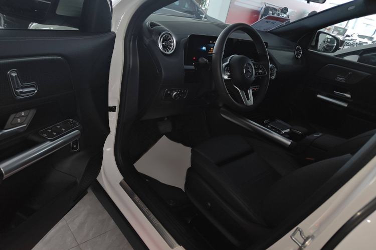 Used Mercedes-Benz GLA 2023 GLA 220 Interior 2