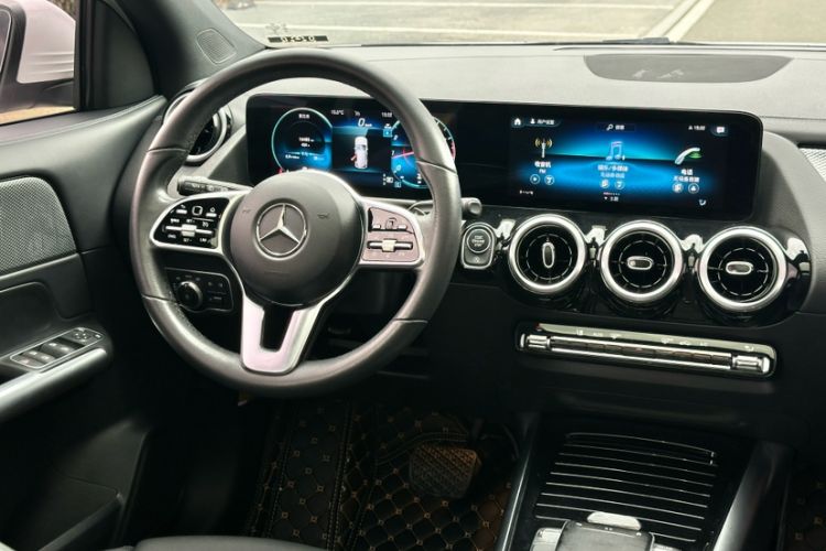 Used Mercedes-Benz GLA 2023 GLA 200 Interior 2