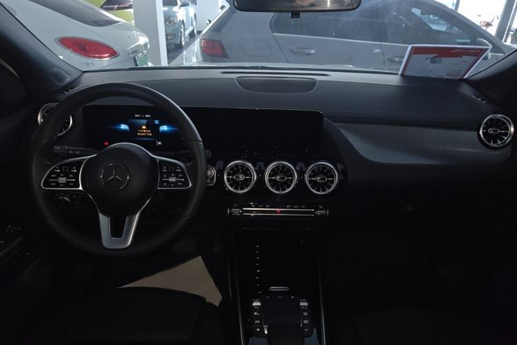 Used Mercedes-Benz GLA 2023 GLA 220 Interior 3