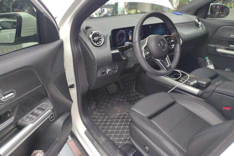 Used Mercedes-Benz GLA 2023 GLA 220 Interior 3