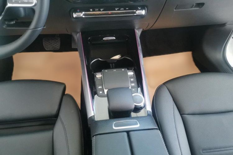 Used Mercedes-Benz GLA 2023 GLA 200 Interior 4