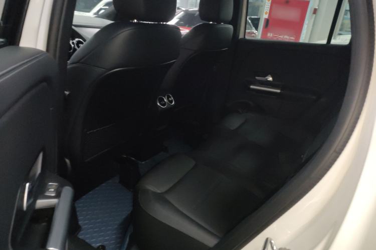 Used Mercedes-Benz GLA 2023 GLA 200 Interior 4