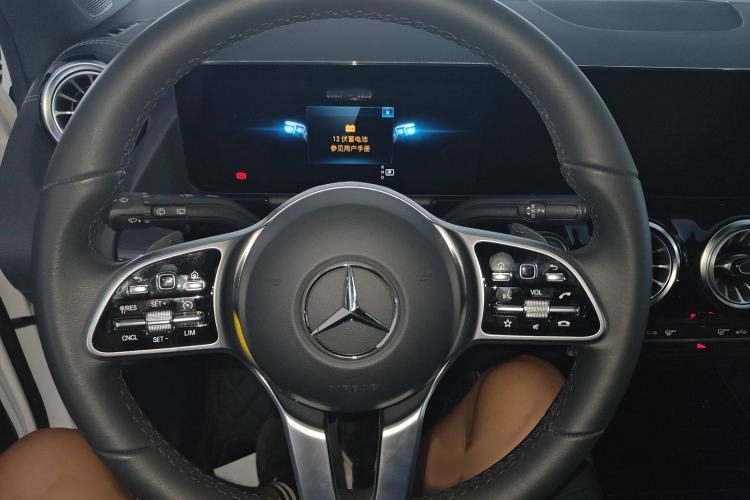 Used Mercedes-Benz GLA 2023 GLA 220 Interior 4