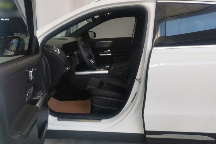 Used Mercedes-Benz GLA 2023 GLA 200 Interior 5